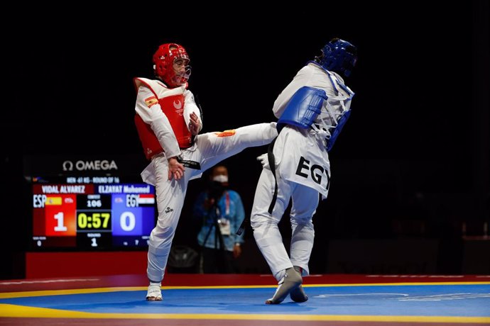 Álex Vidal durante su combate de octavos de final de la categoría K44 -61 kg de los Juegos Paralímpicos de Tokio