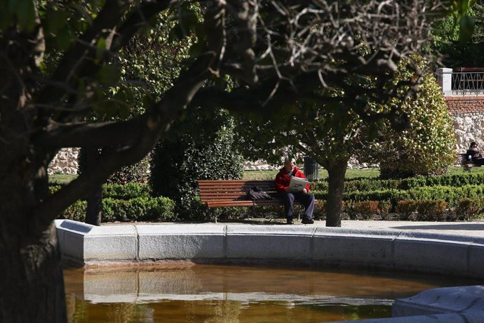 Archivo - El Parque de El Retiro, en Madrid (España), a 31 de marzo de 2021. Esta semana Parque del Retiro ha reabierto todas sus áreas al completo, con un horario desde las 06.00 hasta las 22.00 horas, después de haber sido restaurado tras el paso de l