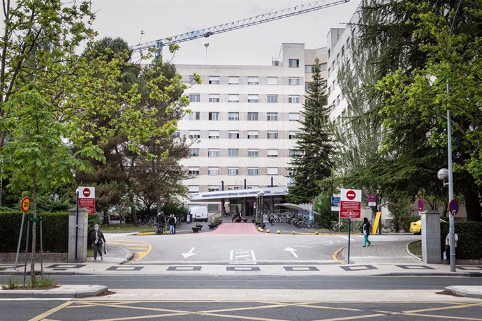 Archivo - Entrada del  Hospital de Txagorritxu (Vitoria), donde a consejera de Salud de Euskadi. En Vitoria, País Vasco (España), a 8 de junio de 2020.
