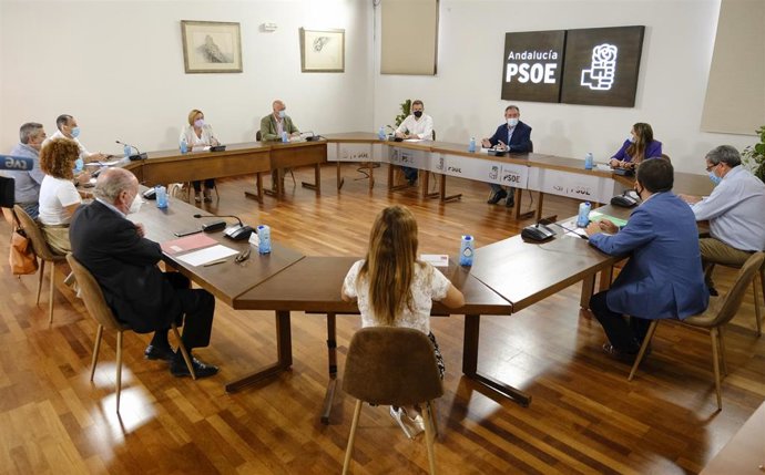 Archivo - Reunión del secretario general del PSOE-A, Juan Espadas, con dirigentes provinciales del PSOE-A.