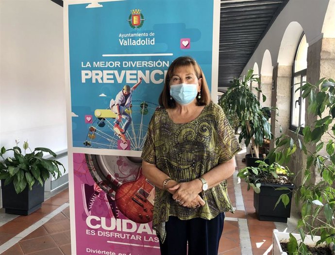 La concejal María Victoria Soto presenta la campaña para el cumplimiento de normas COVID durante las Fiestas.