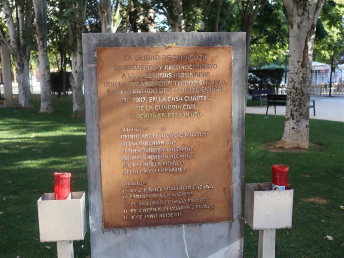 VOX exige el arreglo de la placa en memoria de las víctimas del atentado de la Casa Cuartel de Zaragoza.