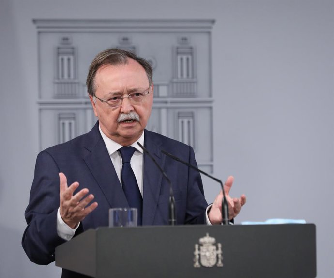 El presidente de la Ciudad Autónoma de Ceuta, Juan Jesús Vivas comparece en rueda de prensa, después de su reunión con el presidente del Gobierno, en La Moncloa, a 25 de agosto de 2021, en Madrid (España). Durante la reunión, han analizado la situación 