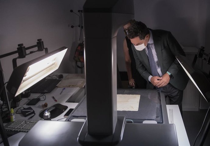 El presidente de la Junta de Andalucía, Juanma Moreno, durante la inauguración de la nueva sede del Archivo General de Andalucía en el edificio del Pabellón del Futuro de la Expo 92. Pabellón del Futuro, a 02 de septiembre de 2021, en Sevilla (Andalucía