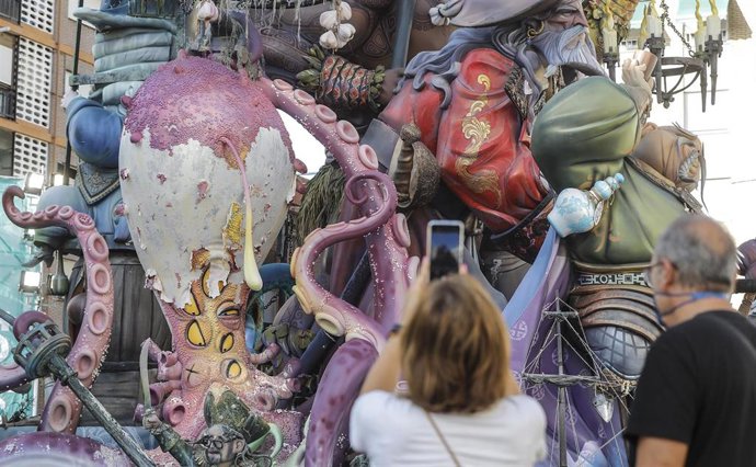 Desperfectos en la Falla l'Antiga de Campanar