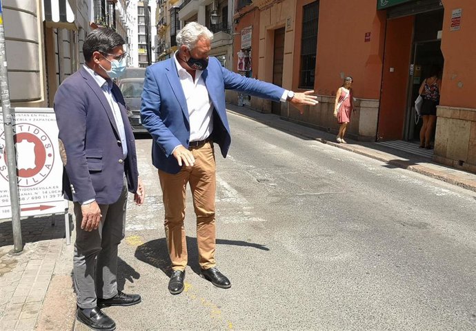 El portavoz de Cs en el Ayuntamiento, Álvaro Pimentel, en la calle Zaragoza.