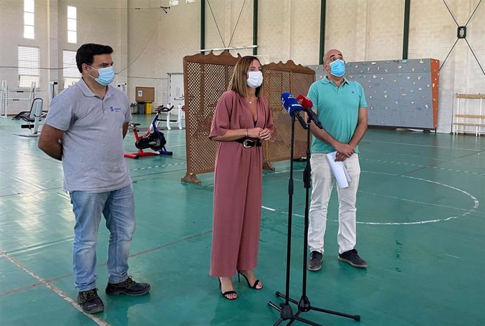 Ana Carrera con el alcalde de Setenil