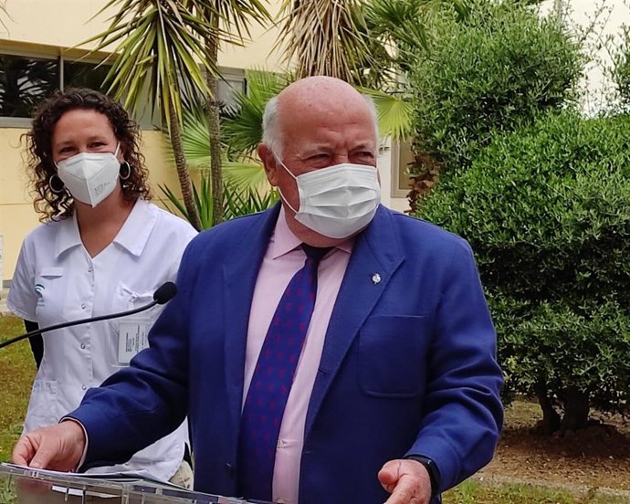 Archivo - El consejero de Salud y Familias, Jesús Aguirre, durante una rueda de prensa en una imagen de archivo.