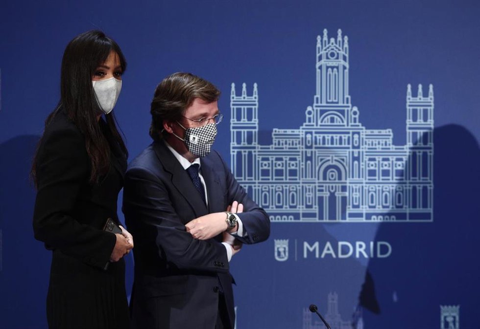 Archivo - La vicealcaldesa de Madrid, Begoña Villacís; y el alcalde de Madrid, José Luis Martínez-Almeida.