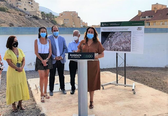 La consejera de Agricultura de la Junta de Andalucía, Carmen Crespo, presenta un proyecto hidráulico en Roquetas de Mar (Almería).
