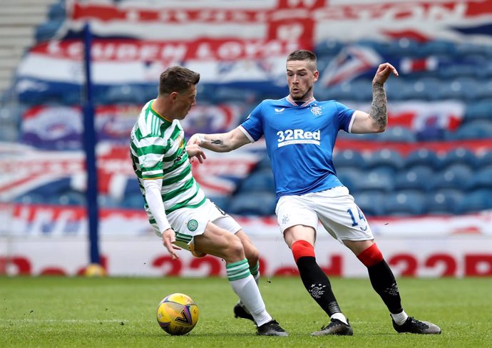 Archivo - 02 May 2021, United Kingdom, Glasgow: Rangers' Ryan Kent (L) and Celtic's James Forrest battle for the ball during the Scottish Premiership soccer match between Rangers and Celtic at Ibrox Stadium. Photo: Jane Barlow/PA Wire/dpa