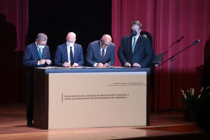 Firma del memorando de entendimiento entre el Gobierno y la oposición venezolana