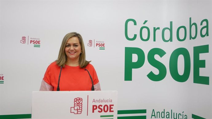 Archivo - La senadora del PSOE por Córdoba, Maria Jesús Serrano, en la sede de su partido.