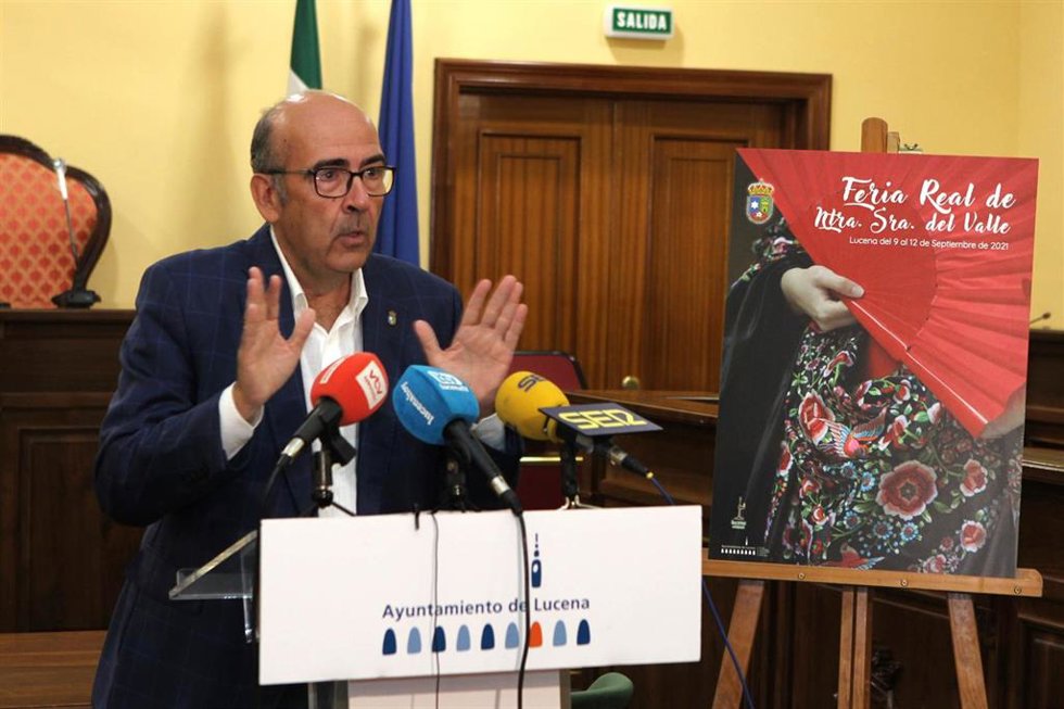 El concejal de Fiestas y Tradiciones del Ayuntamiento lucentino, José Pedro Moreno, presenta el programa de la Feria del Valle.