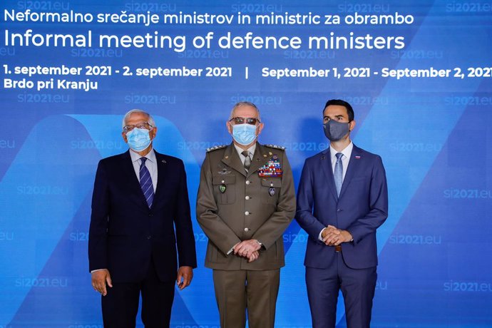 HANDOUT - 02 September 2021, Slovenia, Kranj: (L-R) Josep Borrell, EU High Representative for Foreign Affairs and Security Policy, General Claudio Graziano, chairman of the EU Military Committee, and Matej Tonin, Minister of Defence of Slovenia, pose fo