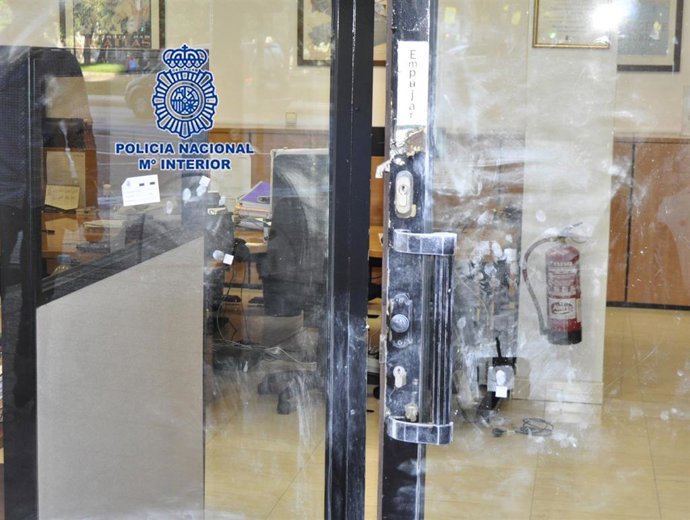 Imagen de la puerta forzada
