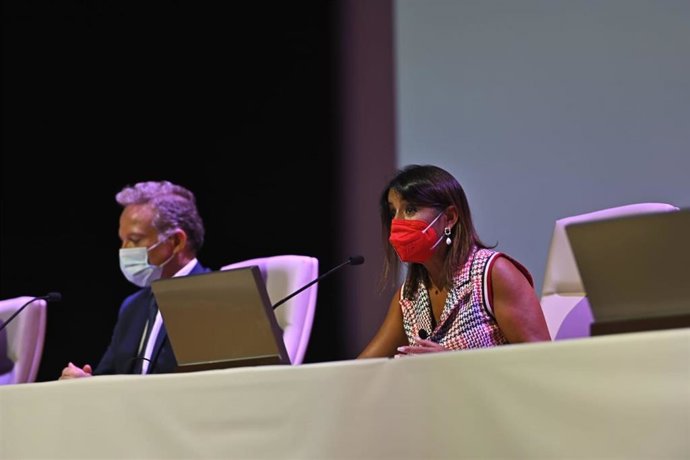 Marta Bosquet interviene en la apertura de unas jornadas.