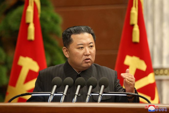02 September 2021, North Korea, Pyongyang: North Korean leader Kim Jong-un presides over an enlarged politburo meeting of the Workers' Party at the headquarters of the party's Central Committee to discuss key issues, such as nationwide anti-coronavirus 