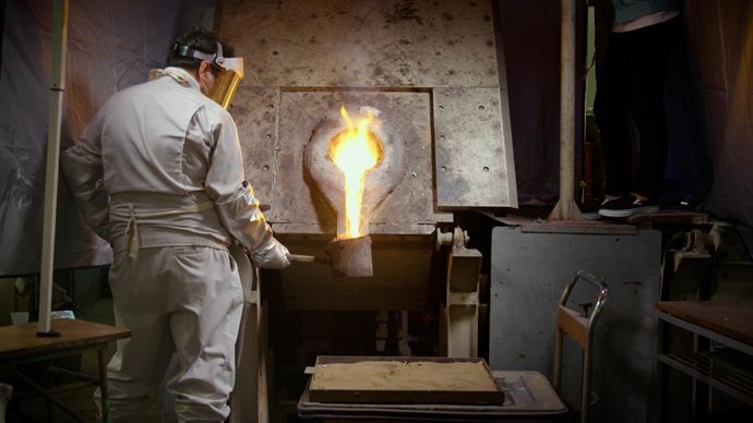 Parte del proceso de reciclaje desarrollado conjuntamente por Nissan y la Universidad de Waseda para motores de vehículos eléctricos.