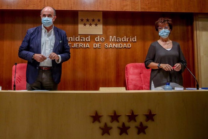 El viceconsejero de Asistencia Sanitaria y Salud Pública de la Comunidad, Antonio Zapatero, y la directora general de Salud Pública, Elena Andradas