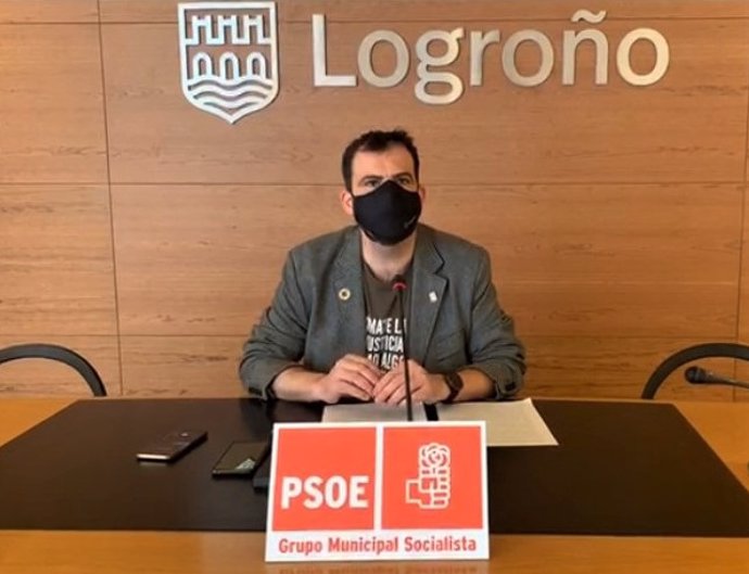 Archivo - Iván Reinares, portavoz del Grupo Municipal del PSOE en el Ayuntamiento de Logroño