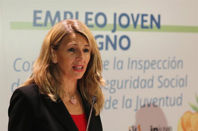 Archivo - La vicepresidenta tercera del Gobierno, Yolanda Díaz, comparece  durante la firma de un convenio para mejorar las condiciones laborales de las personas jóvenes, a 5 de julio de 2021, en el Instituto de la Juventud, Madrid, (España).