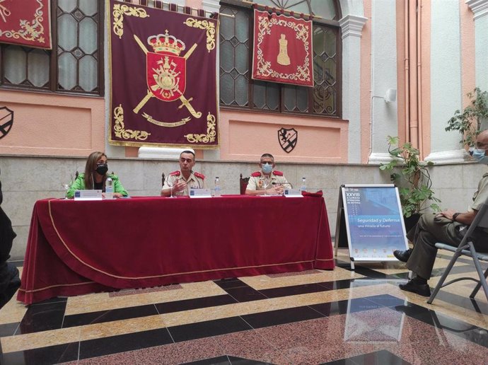 Presentación del XXXVIII Curso Internacional de Defensa, en Palacio de la Antigua Capitania General de Zaragoza.
