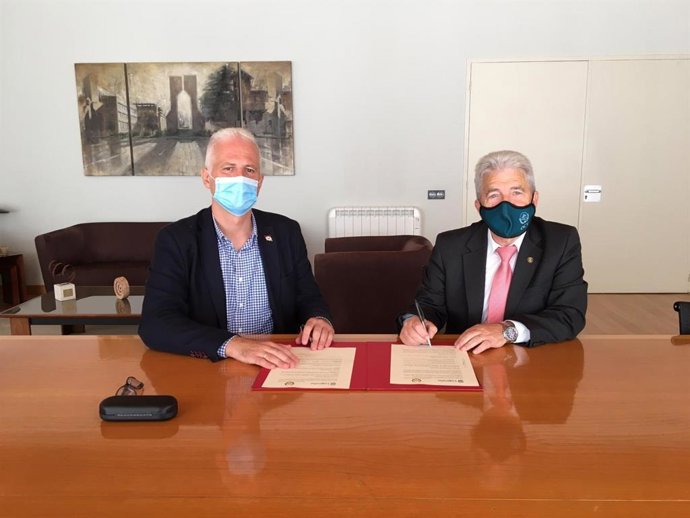 El Ayuntamiento de Logroño firma un convenio con el Colegio Oficial de Veterinarios de La Rioja para la divulgación de acciones de protección del bienestar animal