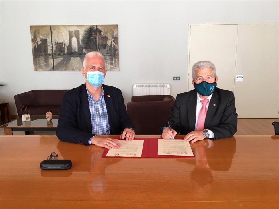 El Ayuntamiento de Logroño firma un convenio con el Colegio Oficial de Veterinarios de La Rioja para la divulgación de acciones de protección del bienestar animal