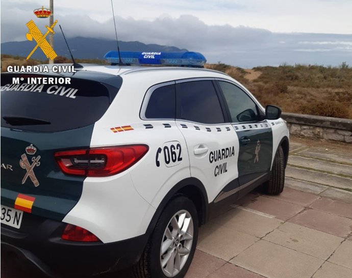 Coche de la Guardia Civil en el lugar de la agresión