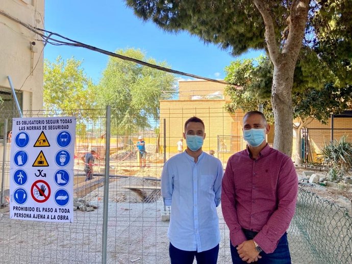 Jiménez visita el comienzo de las obras en el CEIP Ferrer Guardia de Almería