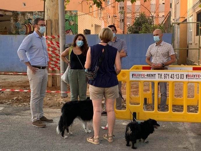 El alcalde de Palma, José Hila, y la regidora de Infraestructuras y Accesibilidad, Angélica Pastor, visitan las obras de mejora en Son Oliva
