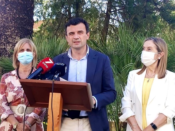 Archivo - Bruno García en rueda de prensa con Ana Pastor