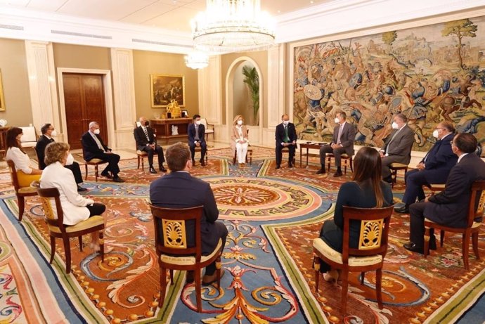 El rey Felipe recibe a los representantes del Comité Científico del V Centenario del Movimiento Comunero