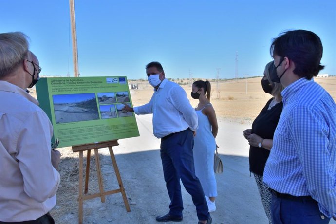 Presentación de los trabajos de acondicionamiento en la vía pecuaria Colada del Llano de Llevas, en Las Gabias (Granada)