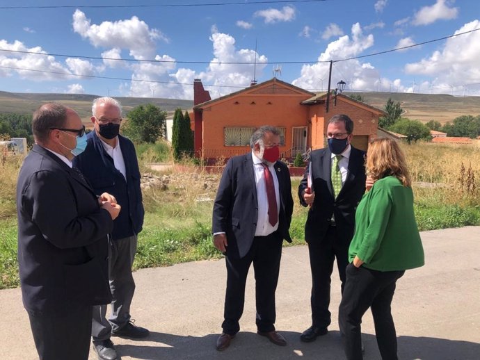 El secretario general de Industria y Pyme, Raül Blanco, visita Mezquita de Jarque (Teruel).