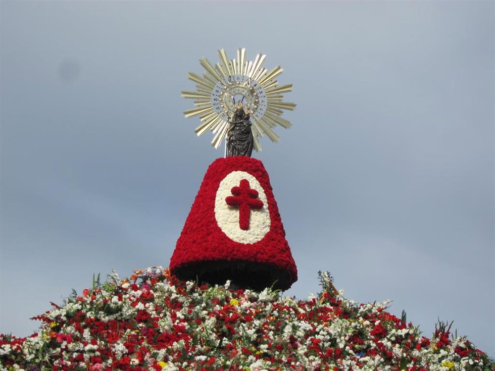 Archivo - Imagen de archivo de la Ofrenda de Flores a la Virgen del Pilar, en Zaragoza.