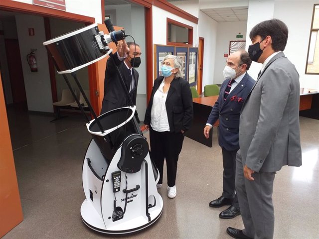 Presentación de uno de los 22 telescopios de la Nasa que harán una tarea de observación desde Gijón en una misión sobre el origen del Sistema Solar y la vida