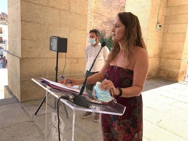 La concejala de Economía, María Ángeles Costa, en la rueda de prensa de la Junta de Gobierno