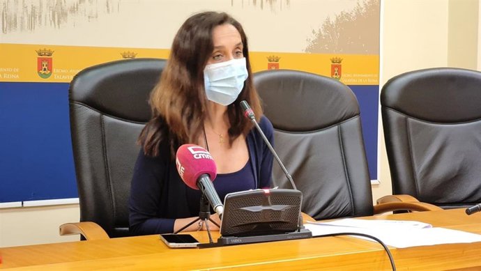 La portavoz del equipo de Gobierno de Talavera, Flora Bellón, en rueda de prensa.