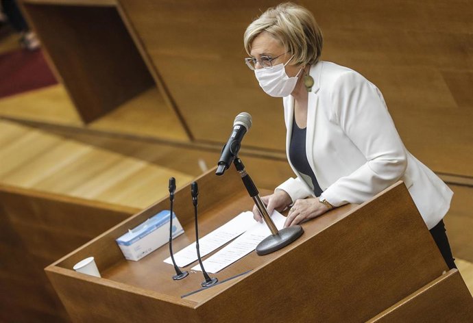 La consellera de Sanidad Universal y Salud Pública, Ana Barceló, interviene en la Diputación Permanente