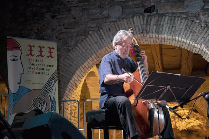Actuación de Jordi Savall en el Festival en el Camino de Santiago, en Huesca
