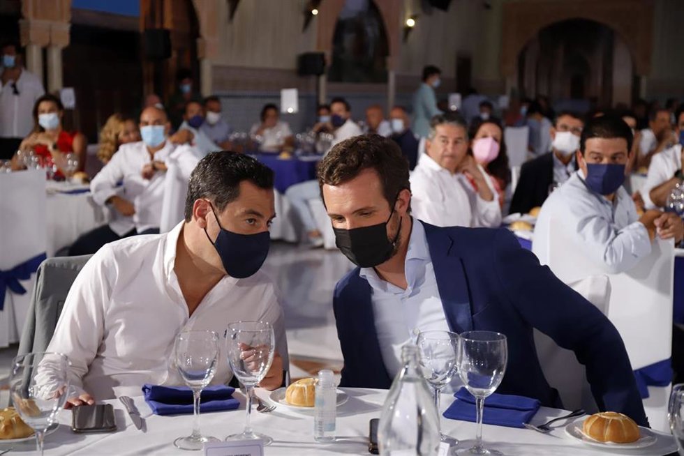 El presidente del PP, Pablo Casado; el presidente del PP-A, Juanma Moreno, y el presidente de los 'populares' malagueños, Elías Bendodo, intervienen en el acto de inicio de curso político del PP andalLedesma
