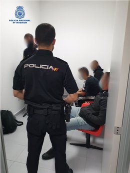 La Policía refuerza los controles en el aeropuerto de Palma este verano.