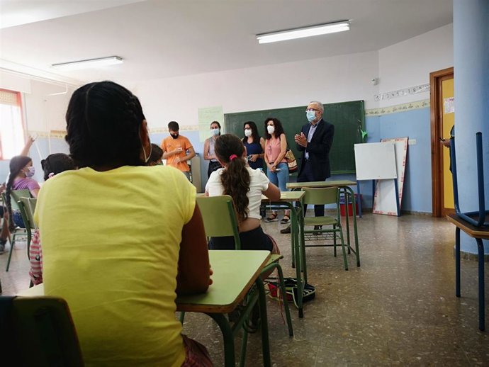 Sevilla.- El Ayuntamiento aprueba respaldar con 2,17 millones casi 200 proyectos sociales del programa Sevilla Solidaria