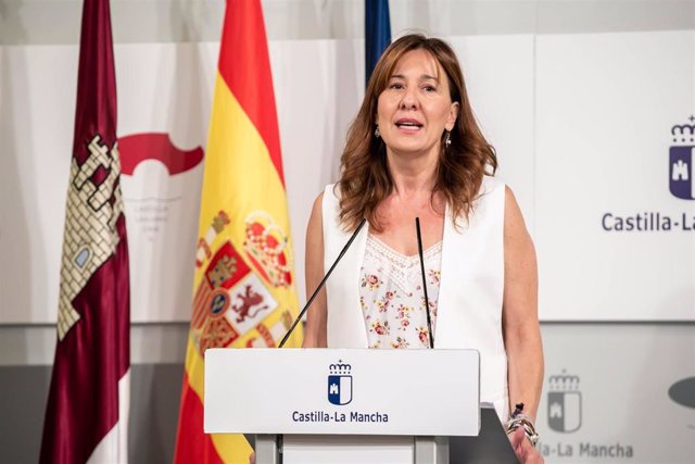 Archivo - La portavoz del Gobierno de Castilla-La Mancha, Blanca Fernández, en rueda de prensa