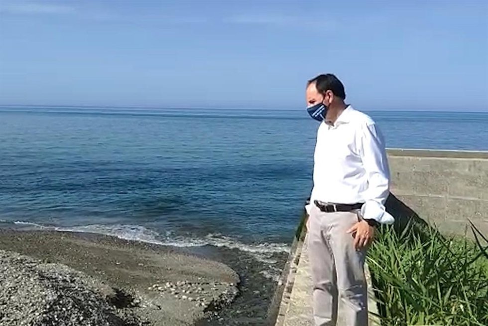 El diputado de Vox en el Parlamento Francisco Ocaña, en la costa de Granada, en foto de archivo