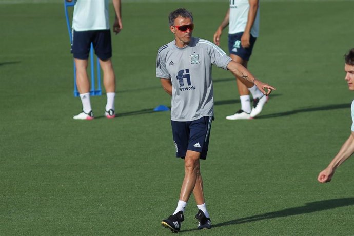 Archivo - Luis Enrique, head coach of Spain during the training of Spanish National Soccer Team at Ciudad del Futbol Las Rozas on July 03, 2021 in Las Rozas, Madrid, Spain.