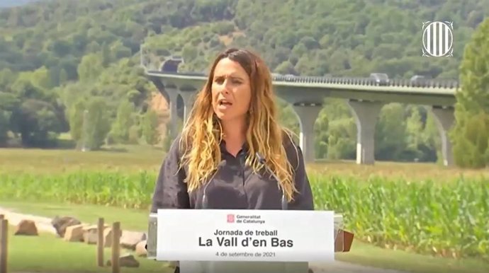 La portaveu del Govern, Patrícia Plaja, en rueda de prensa durante la celebración de una jornada de trabajo en La Vall d'en Bas (Girona).