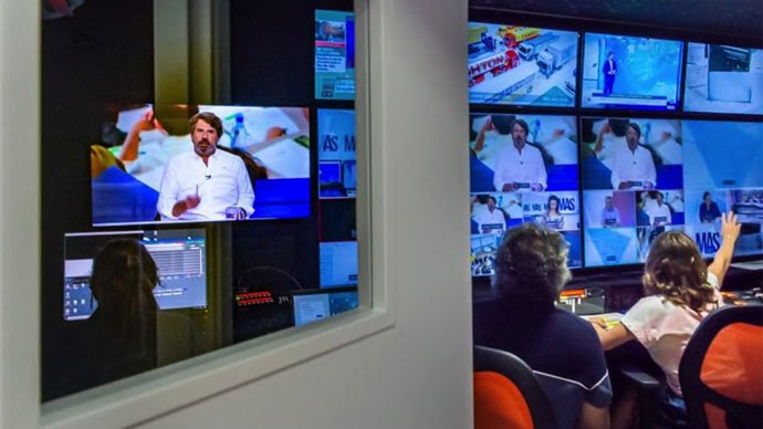 Emisión de 'Mesa de análisis' de Canal Sur Televisión, dirigido por Teodoro León Gross.